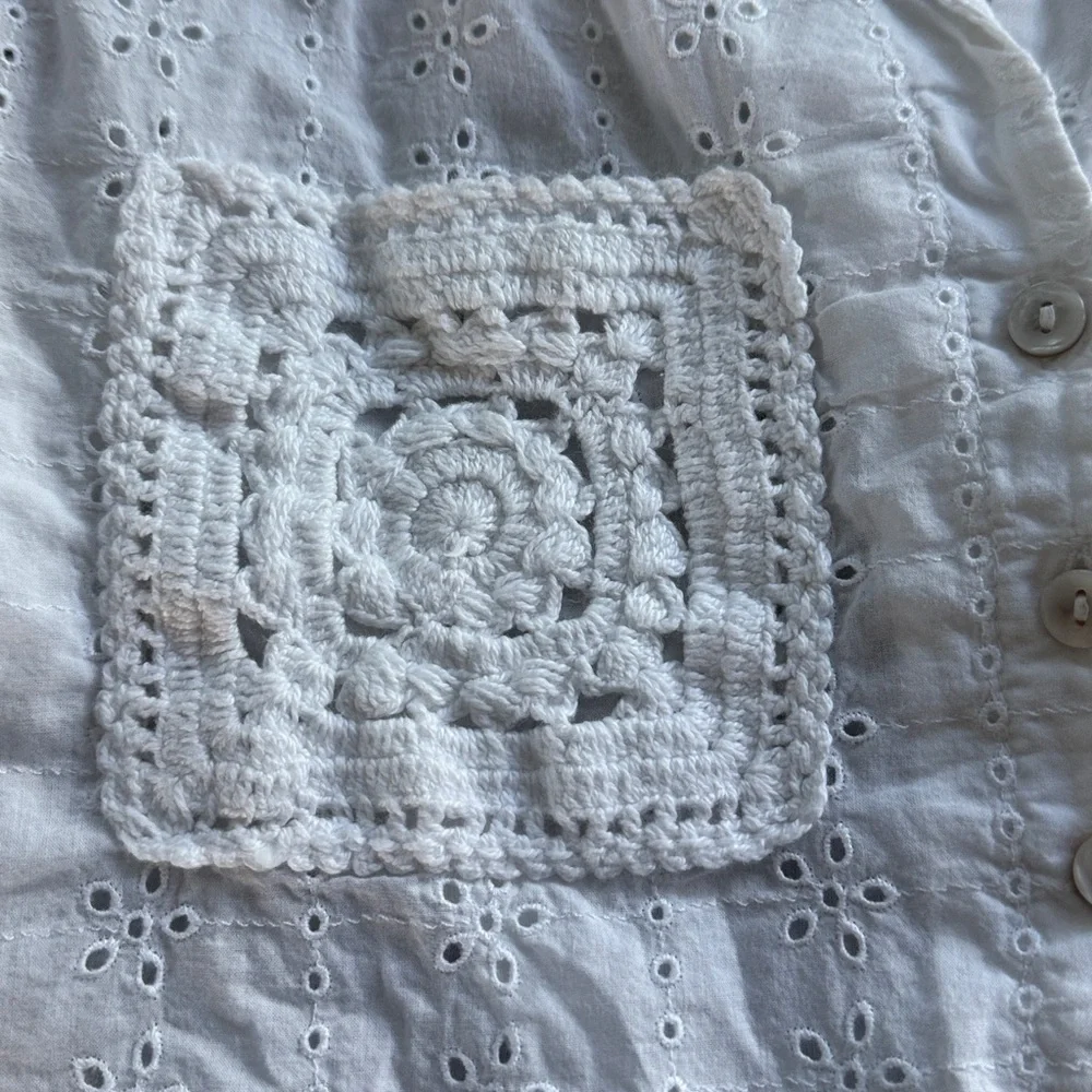 American Eagle White Eyelet Button-Front Short Sleeve Shirt XS - Picture 3 of 9